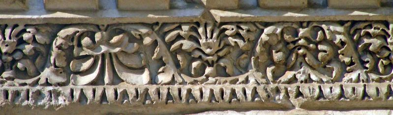 File:RomaFNervaColonnacceAnthemionSottocornice.jpg