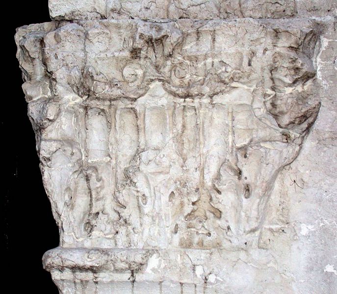 File:VeronaPortaLeoniCapitelloCg.jpg
