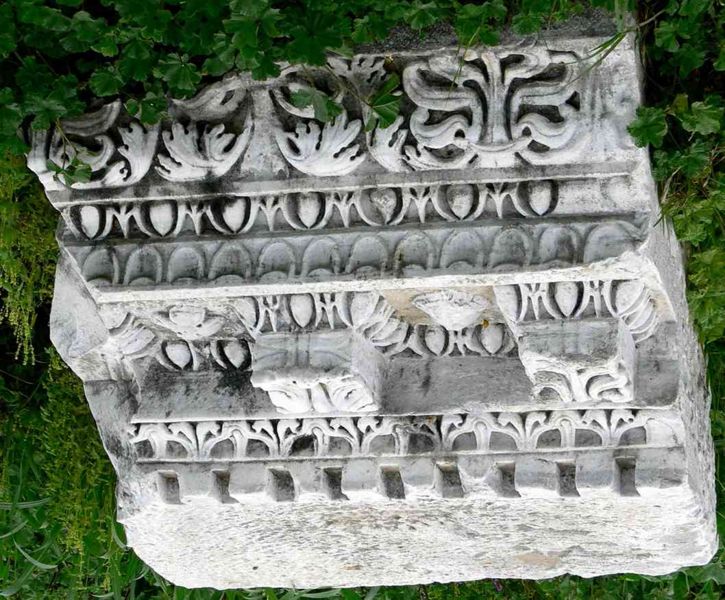 File:PergeStadioCorniceMensole.jpg