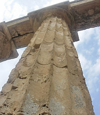 SelinunteTempioEfustoScanalatoDorico.jpg