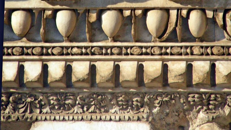 File:RomaFNervaColonnacceSottocornice.jpg