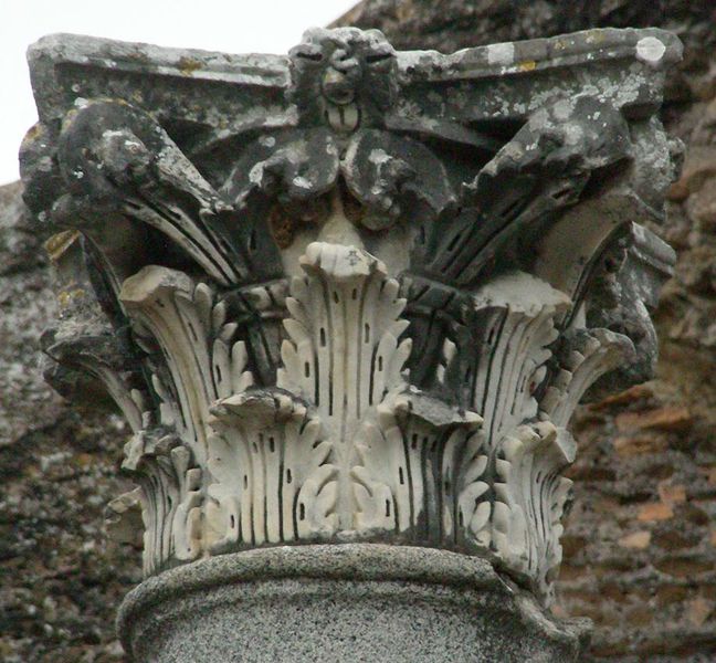 File:TivoliVillaAdrianaHeliocaminoCapitelloCor.jpg