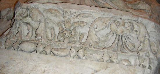 RomaFPaceFrArchVittorieTauroctoneFlavioAnthemion.jpg