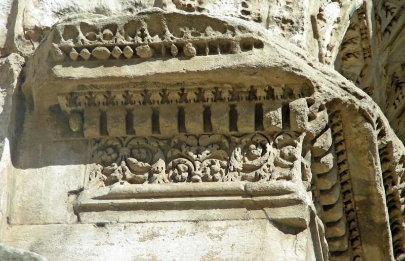 File:RomaArcoSSeveroImpostaForniciPassaggio.jpg